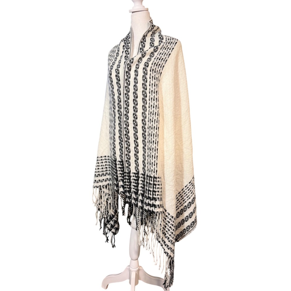 Shiraleah Oversized Black Cream Geometric Fringe Blanket Scarf Wrap Poncho